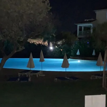 Agreable Roquebrune 32 M² Piscine Partagee Au Soleil! شقة