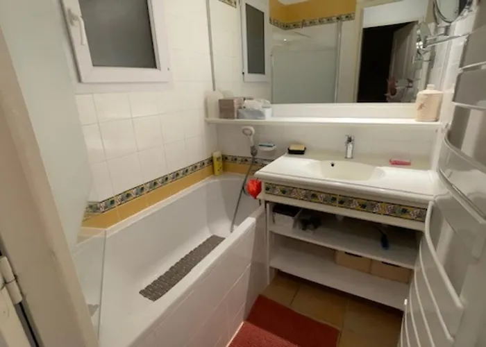 Agreable Roquebrune 32 M² Piscine Partagee Au Soleil! *