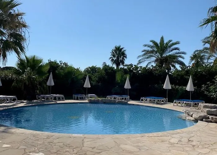 Agreable Roquebrune 32 M² Piscine Partagee Au Soleil!